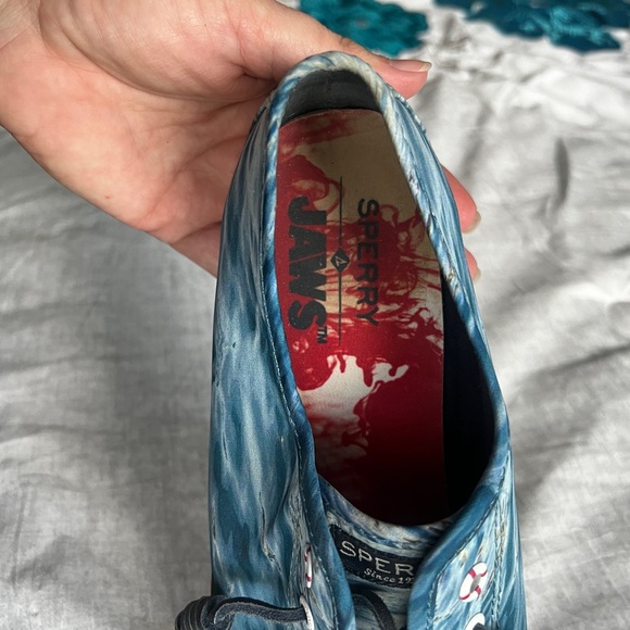 Sperry Jaws Themed Women’s 8.5M - Picture 3 of 3